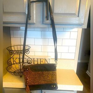 Women’s Vaan and Co. vintage purse, great for every day